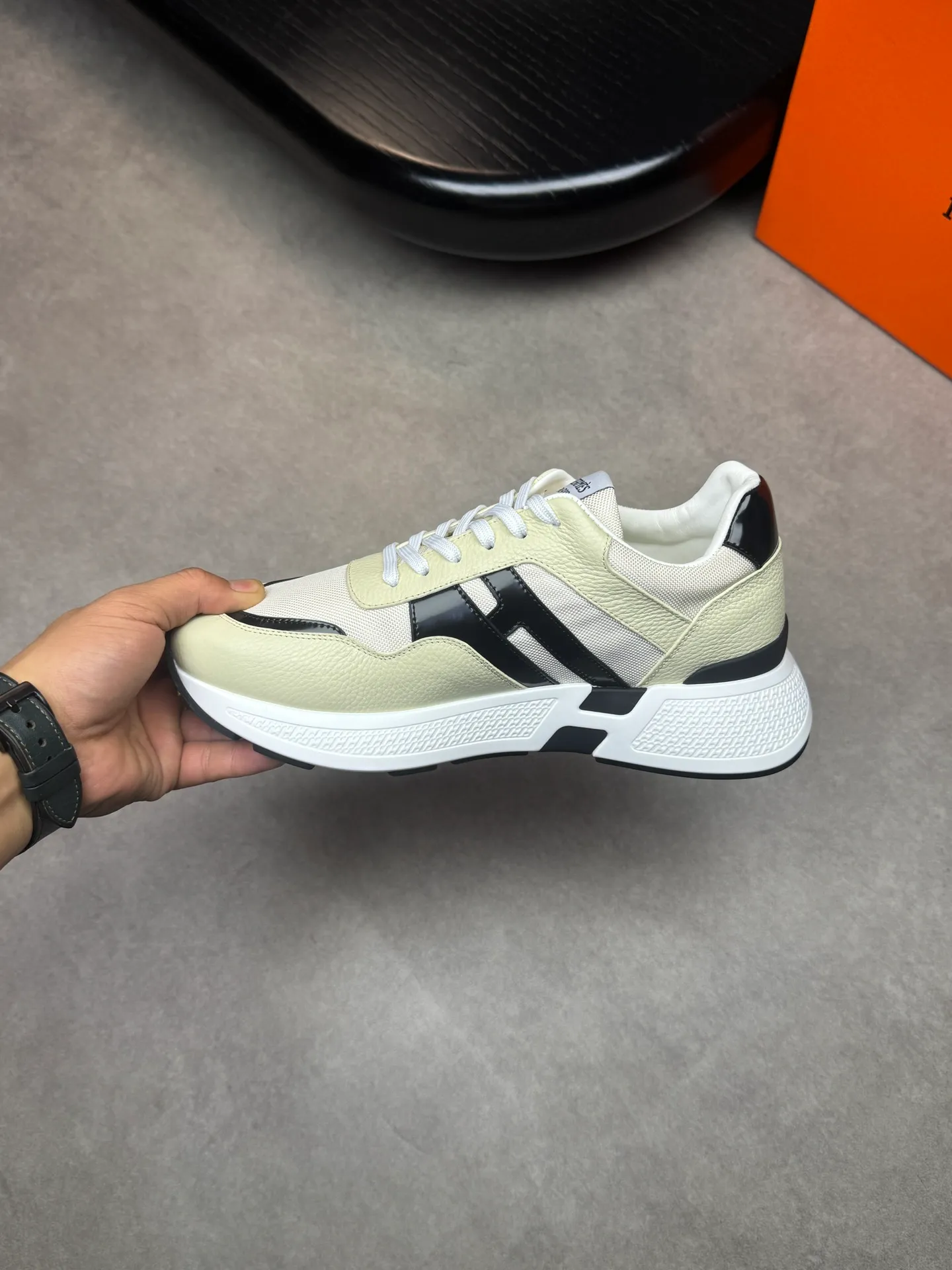 [HERMES] Hermès men's shoes 💰520💰 - high-end quality original items 🔍🔍🔍 casual sports shoes - upper: 🔝 pebbled calfskin, brand high mercerized canvas, body sewn with brand ´H´ totem, tongue brand logo cloth label - lining: water-dyed cowhide -Outsole: Ultra-light T men's shoes 💰U foam·rubber; two-color molded outsole -Ultra-high quality control·Fine workmanship: highlighted (high-end·luxury·grade) -Size: 39-44 (38, 45, can be customized)